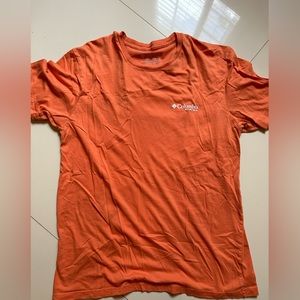 men’s large columbia graphic tee